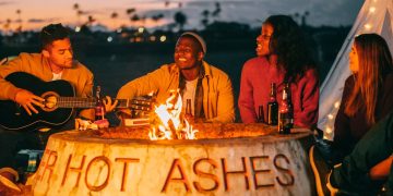 How to Plan the Perfect Beach Bonfire Party